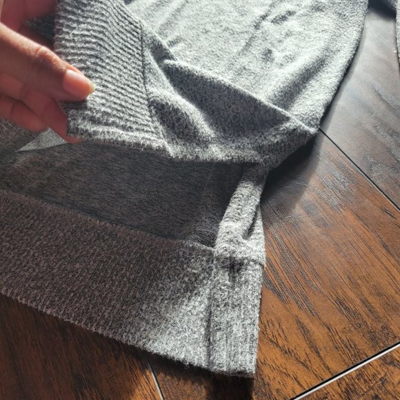 Lucky Brand Womans Heather Gray Flowy Soft V-Neck Long Sleeves Sweater Pullover - Picture 5 of 8